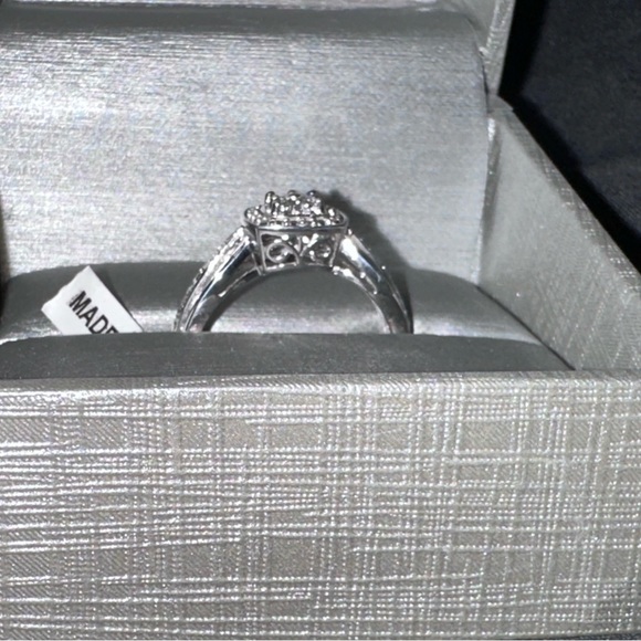 Zales sterling silver quad promise ring. NWT size 9 - Picture 6 of 9
